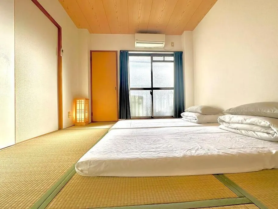 Apartment Ferienwohnung 303号室南海線駅2分の明るい和室専用キッチンとバスルーム付き荷物預り Ōsaka Japan